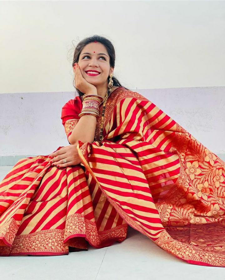 Vibrant Banarasi Silk Saree for Women - Stunning Red and Gold Sari with Blouse Piece - 5.5 Mtr Party Wear for Festivals and Weddings