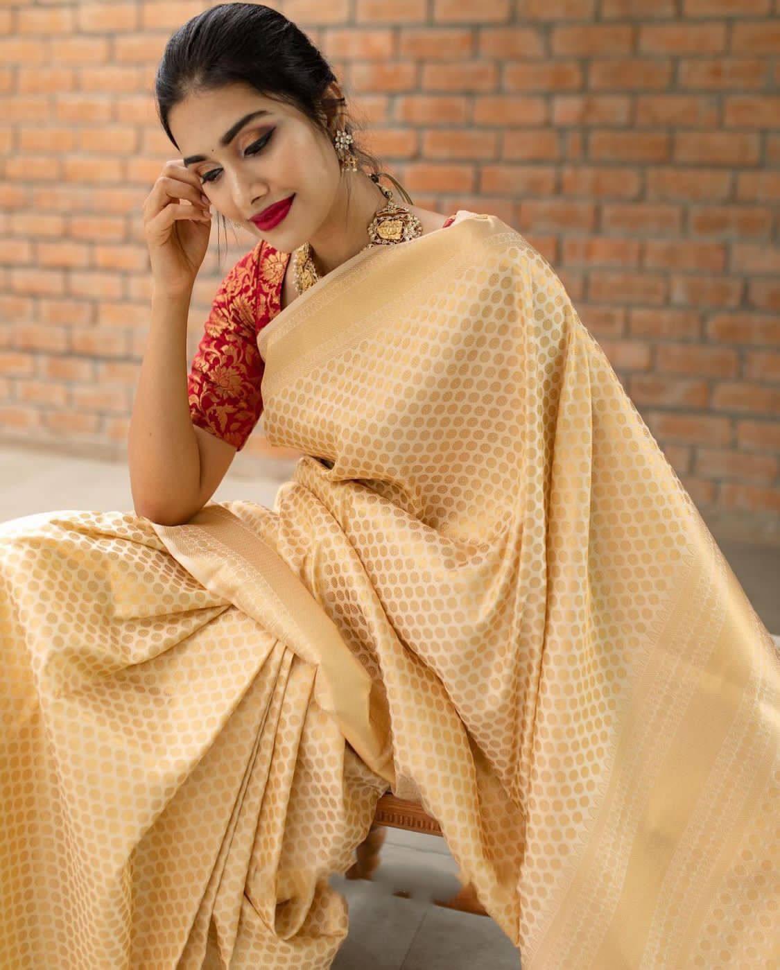 Luxurious Kanjivaram Silk Saree for Women - Elegant Beige and Red Sari with Blouse Piece - 5.5 Mtr Party Wear for Festivals and Weddings