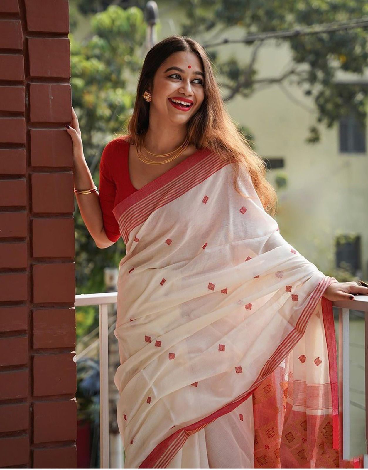 Handwoven Off-White Cotton Sari with Red Temple Border & Geometric Pallu | Bengali Traditional Saree for Women | Soft Cotton Saree with Blouse Piece